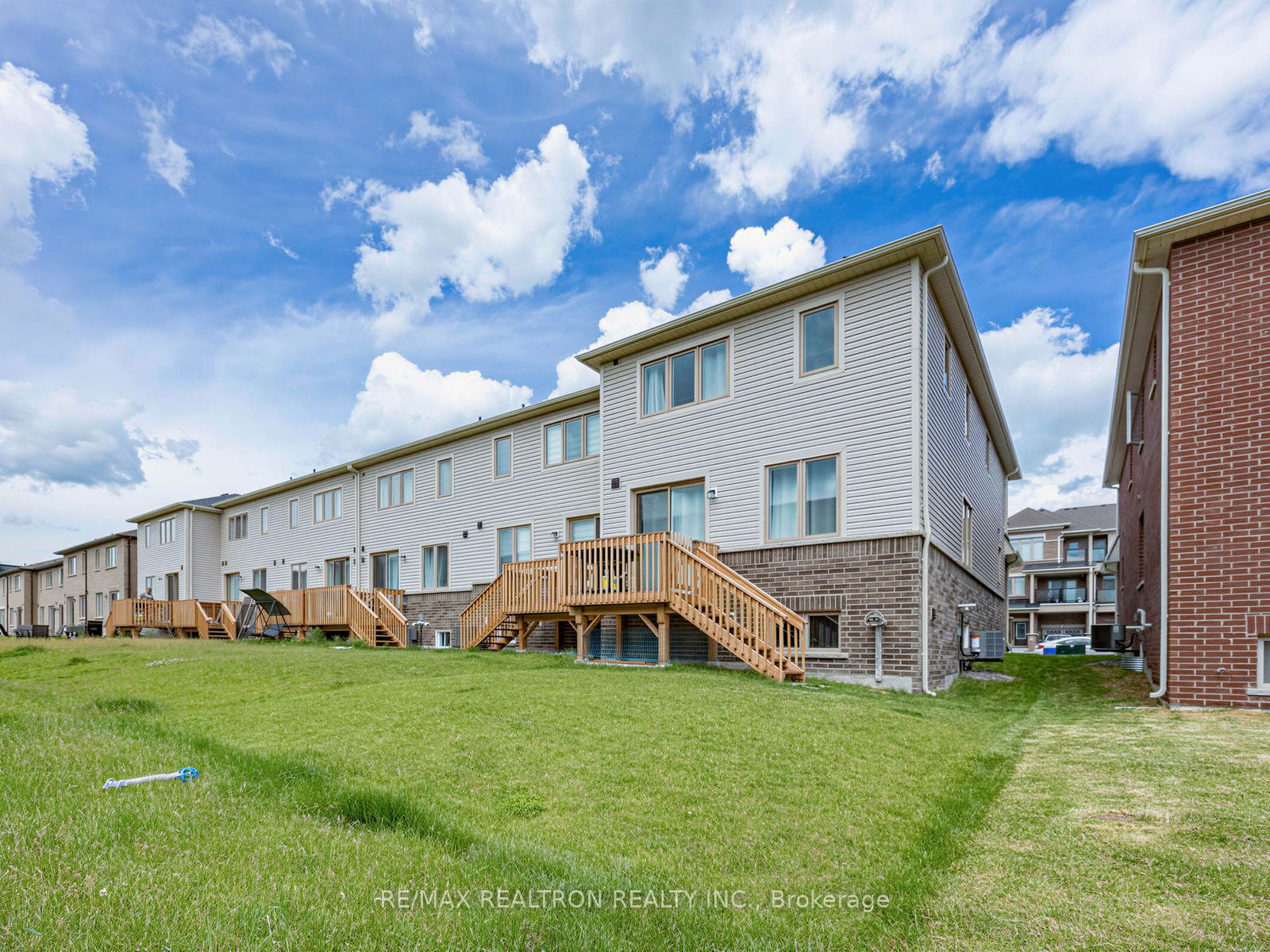 2024 Cameron Lott Crescent Property Photo 14