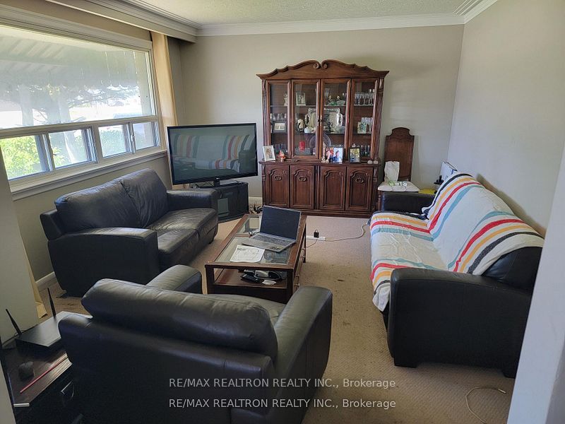 607 Stevenson Road N Property Photo 4