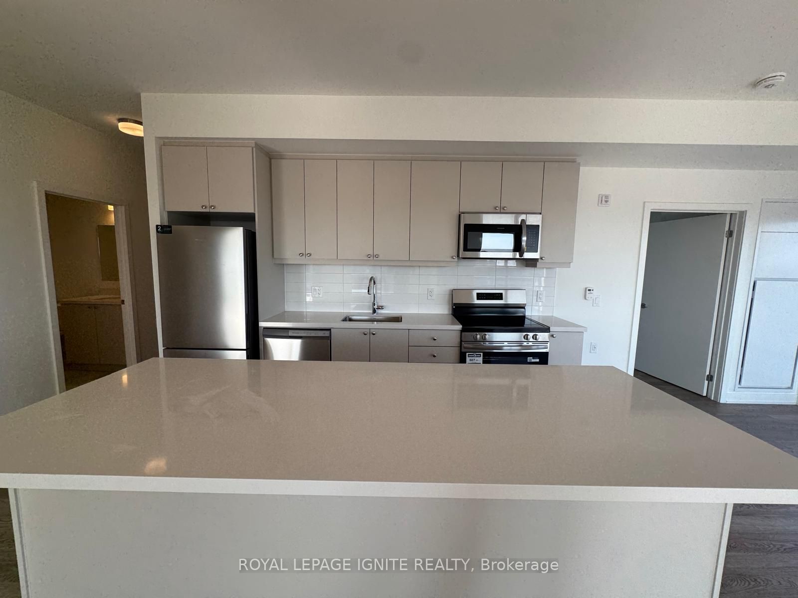 51 Clarington Boulevard 622 Property Photo 6