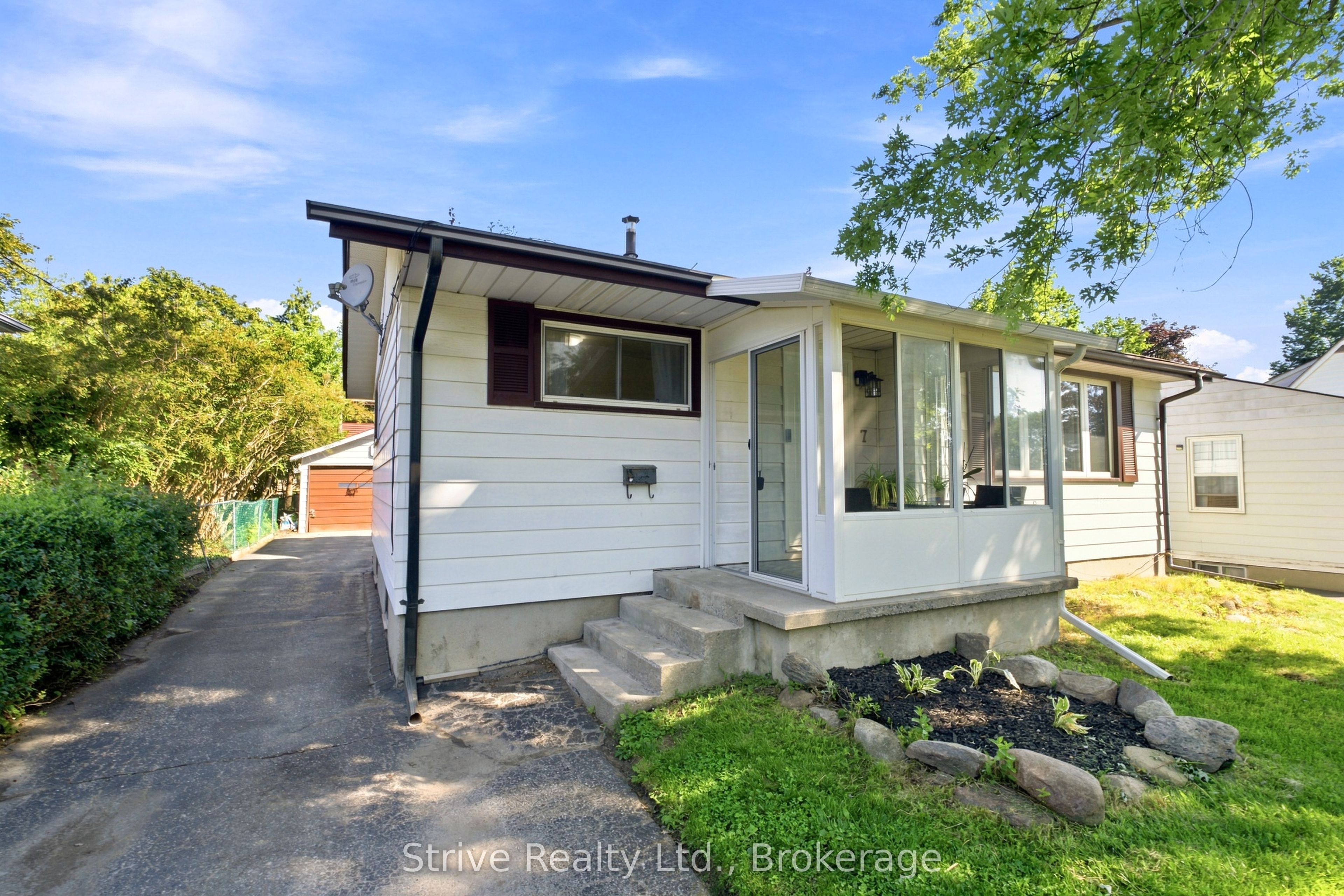 7 Admiral Road Property Photo 4