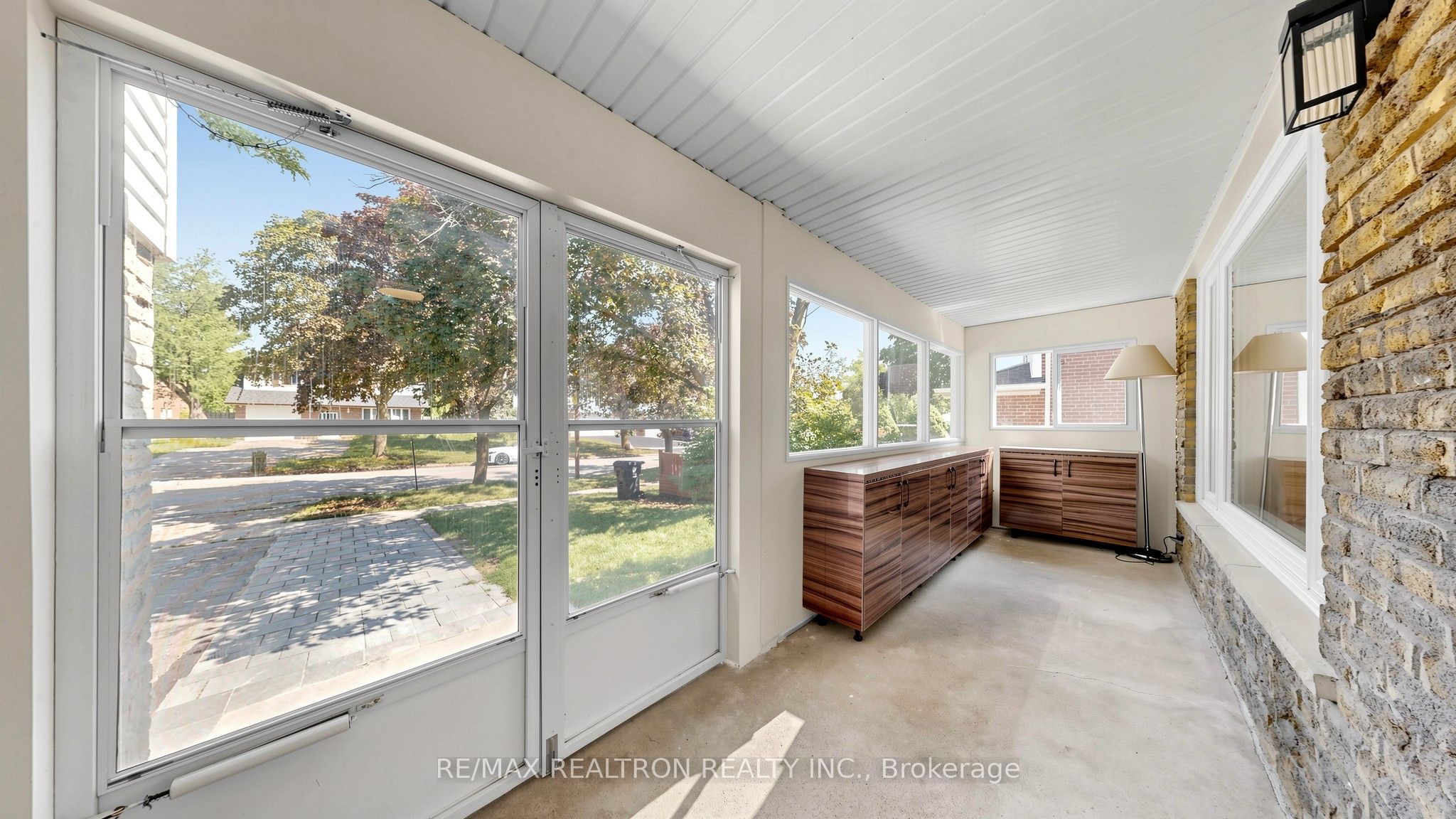 229 Chartland Boulevard S Property Photo 4