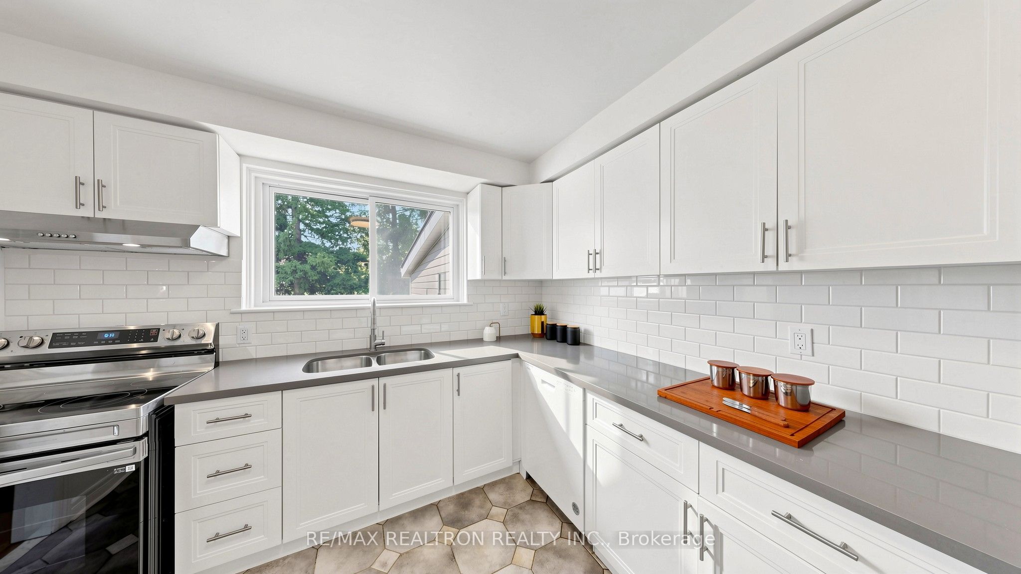 229 Chartland Boulevard S Property Photo 14