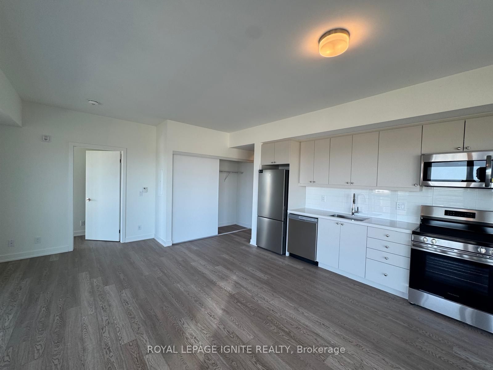 51 Clarington Boulevard 924 Property Photo 7