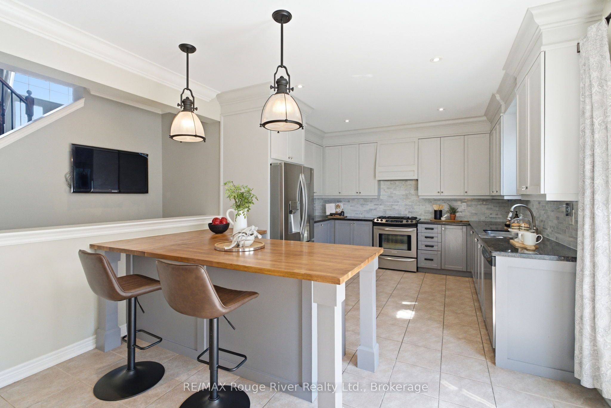 18 Rainbow Crescent Property Photo 10