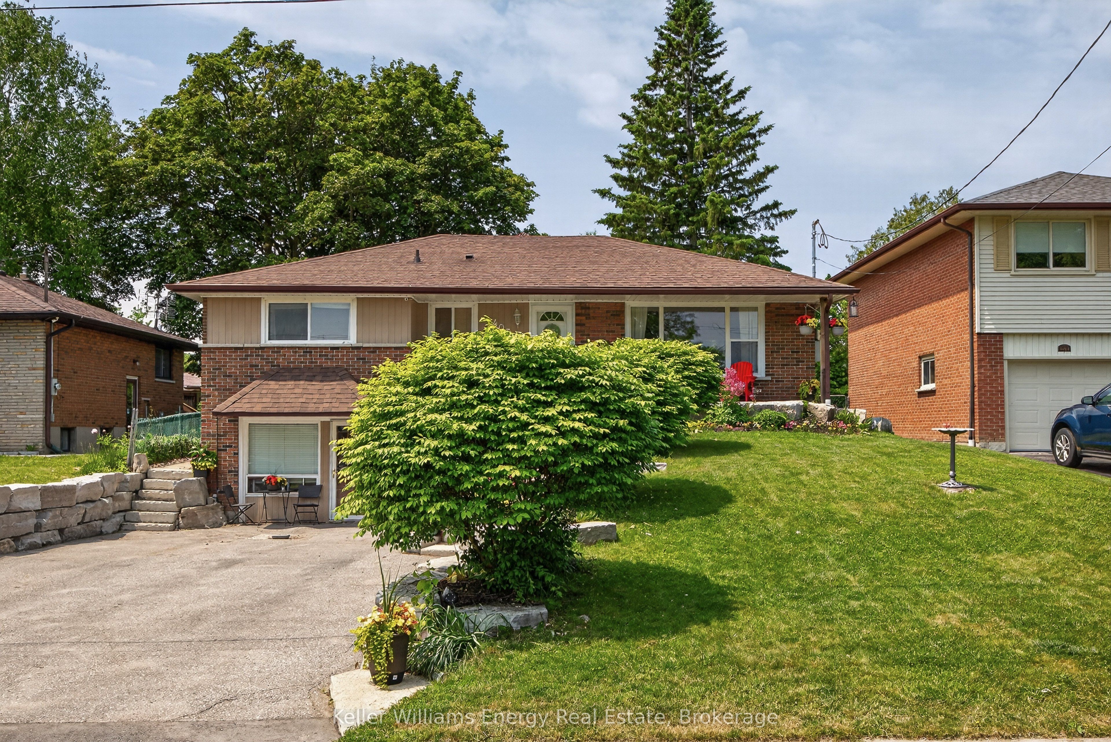 405 Bernhard Crescent Property Photo 1
