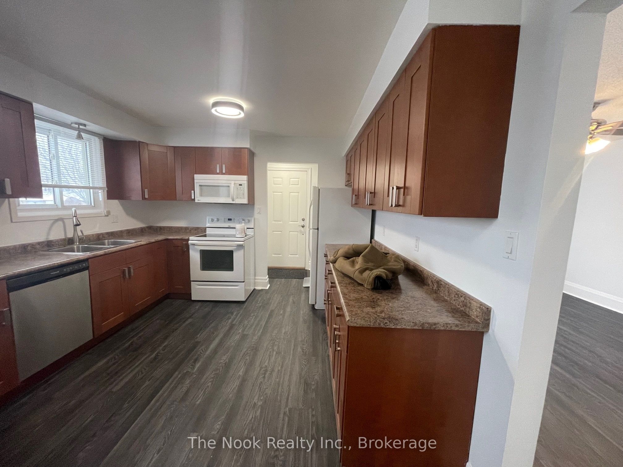 1321 Cedar Street Property Photo 3