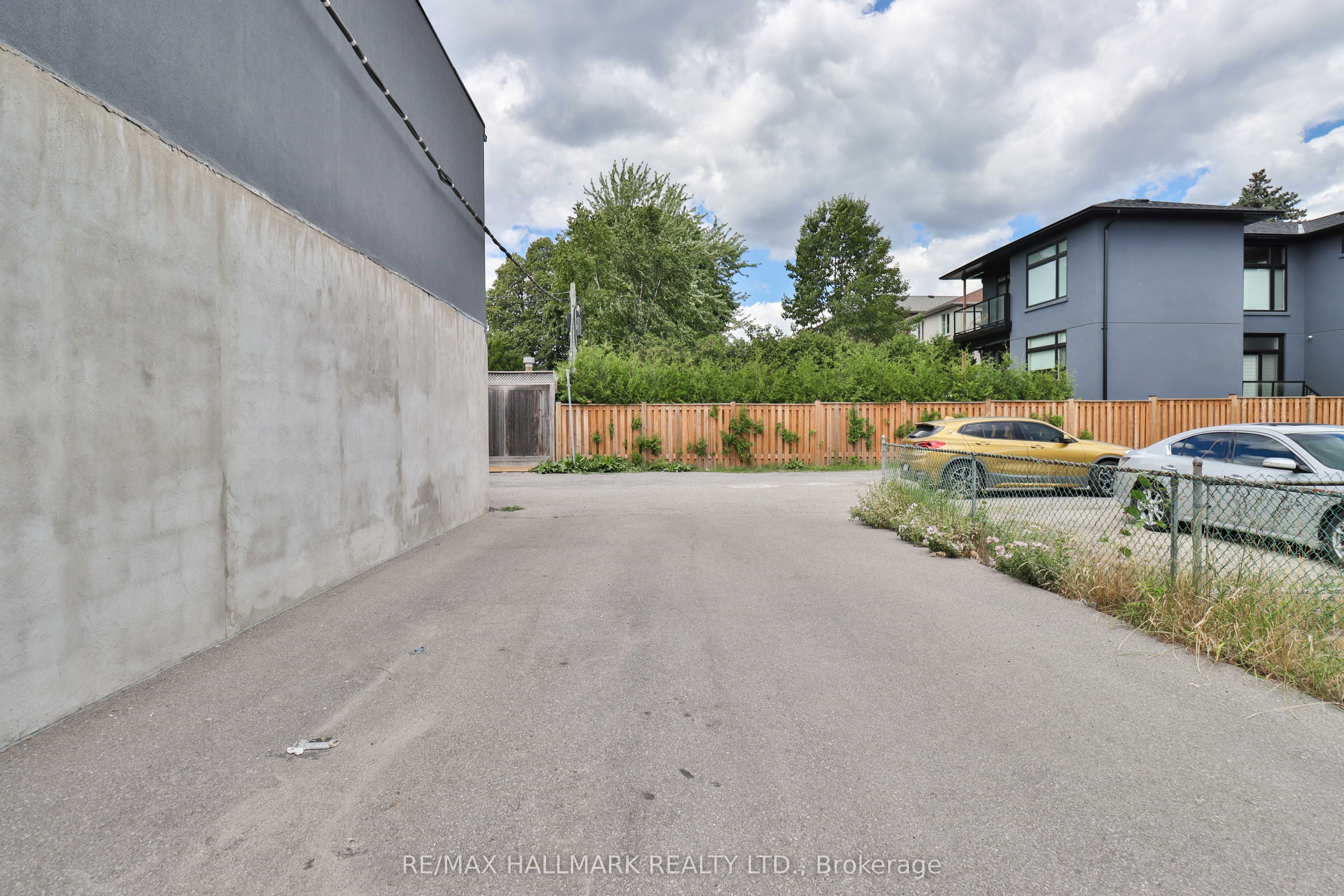 478 Cosburn Avenue N Property Photo 6