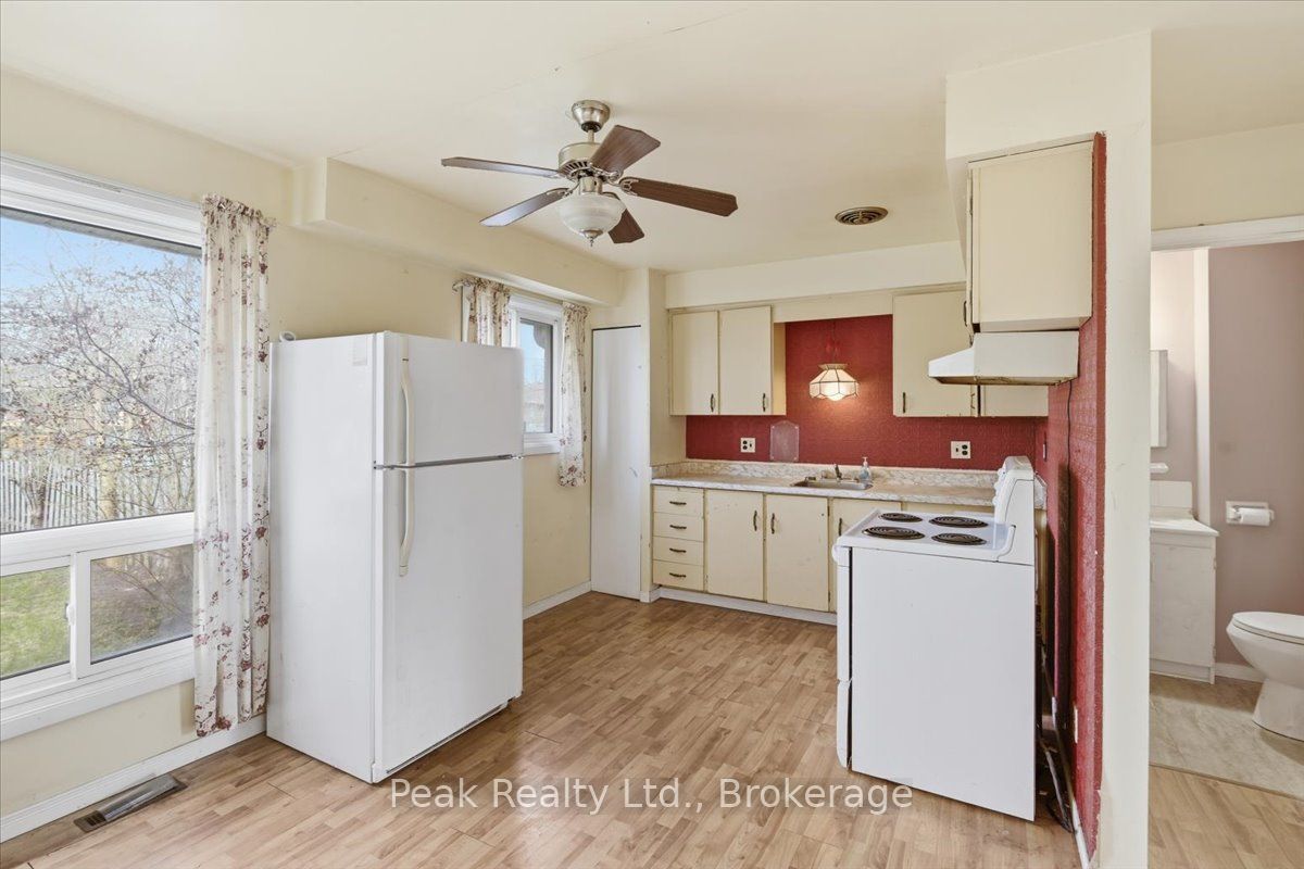 644 Perry Crescent Property Photo 10