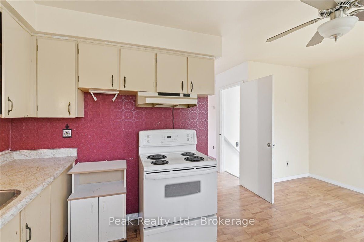 644 Perry Crescent Property Photo 11