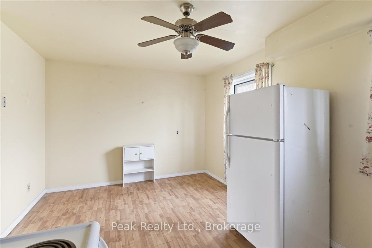 644 Perry Crescent Property Photo 13