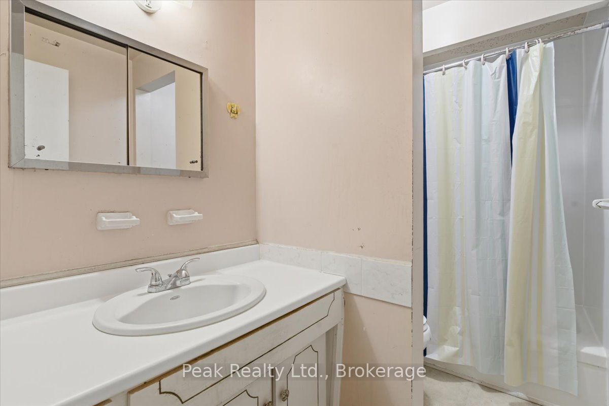 644 Perry Crescent Property Photo 19