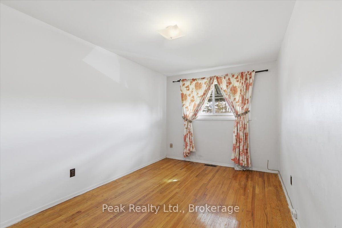 644 Perry Crescent Property Photo 20