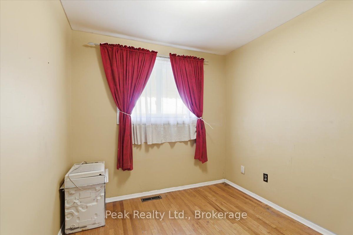 644 Perry Crescent Property Photo 22