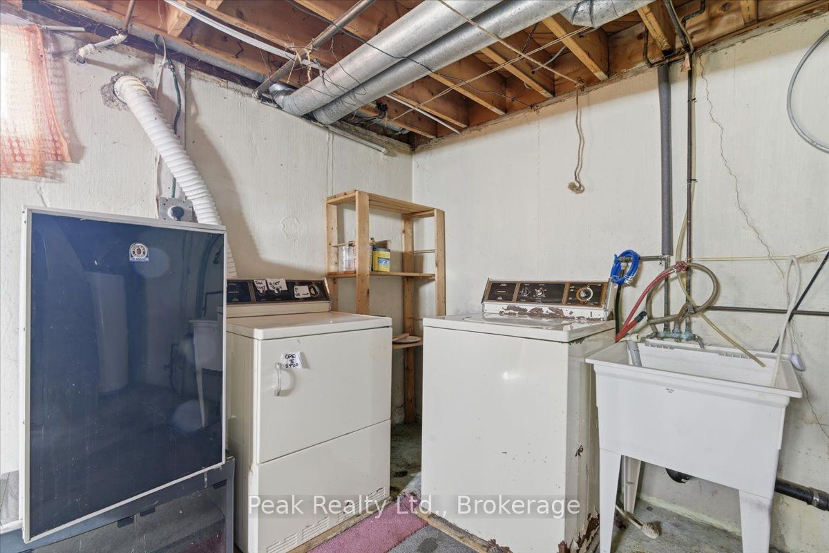 644 Perry Crescent Property Photo 28