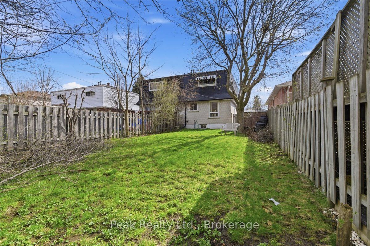 644 Perry Crescent Property Photo 32