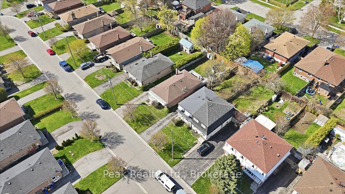 644 Perry Crescent Property Photo 34