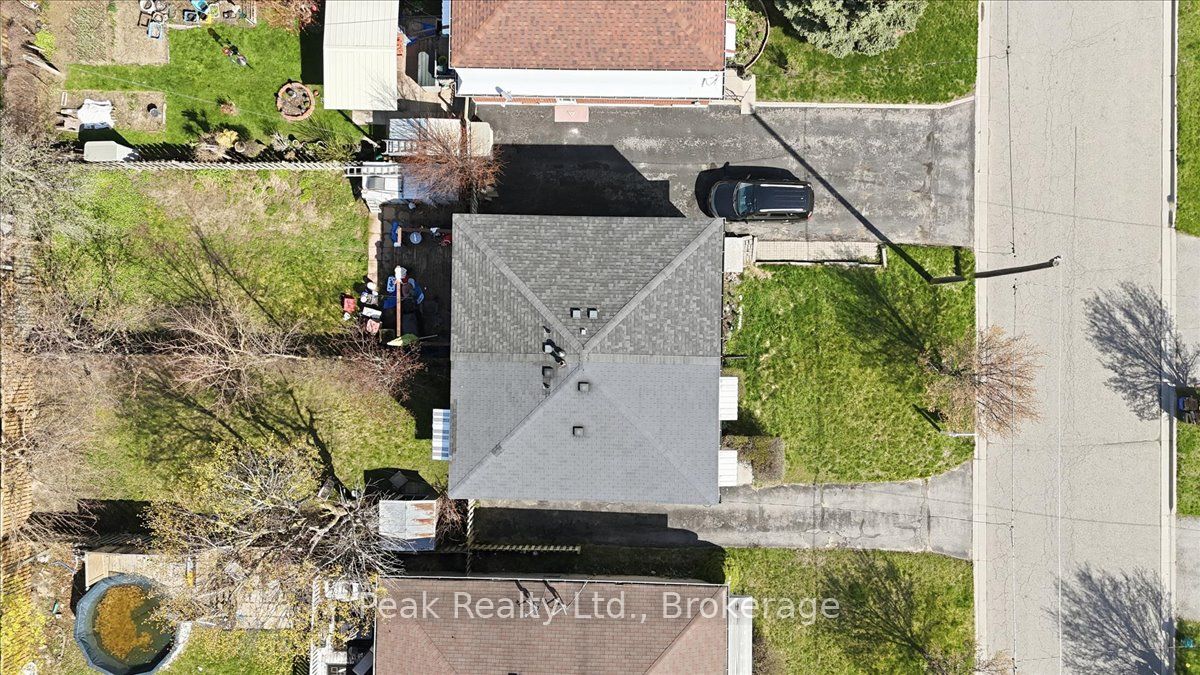 644 Perry Crescent Property Photo 35
