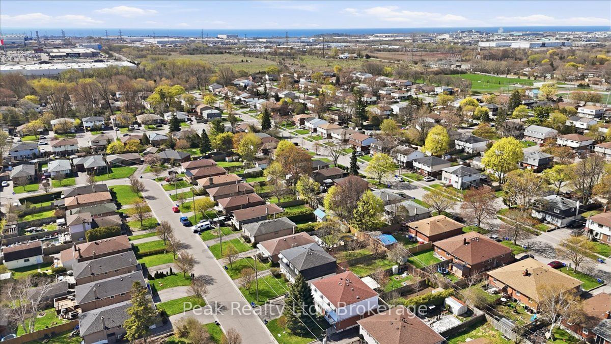 644 Perry Crescent Property Photo 36