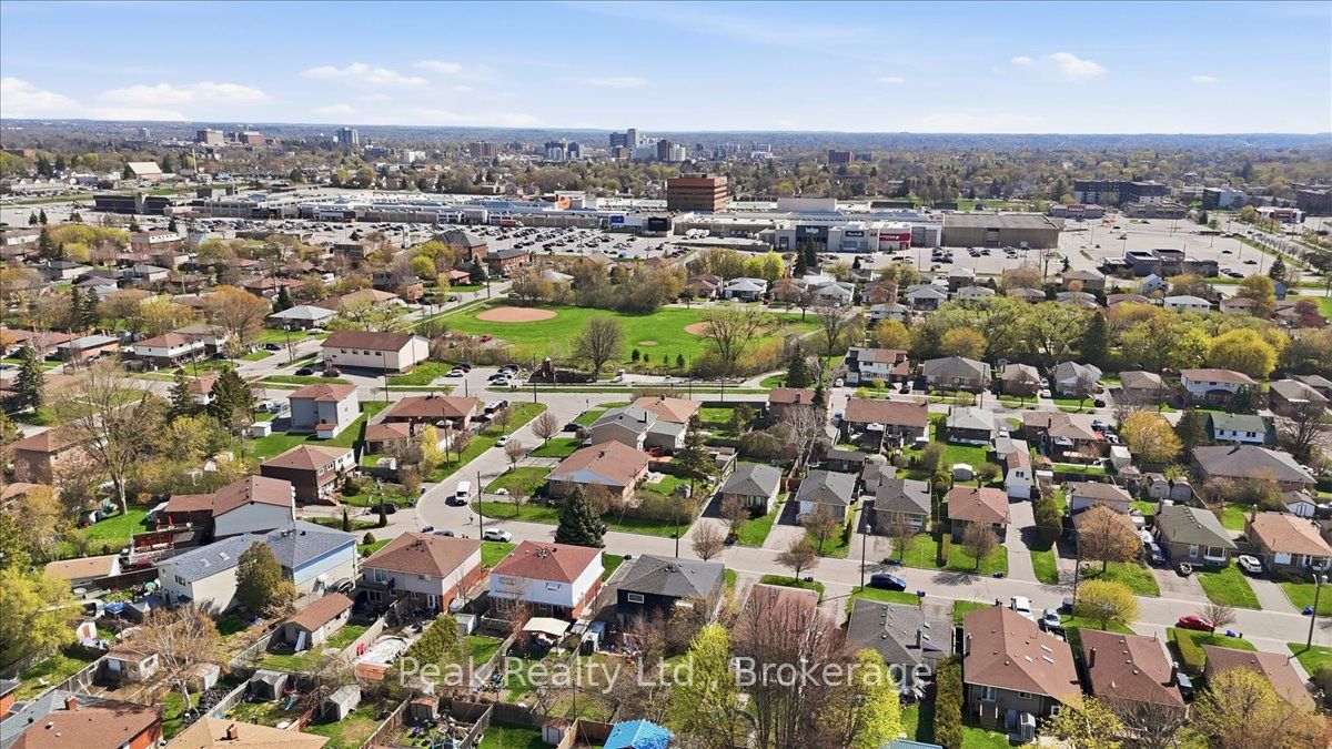 644 Perry Crescent Property Photo 37