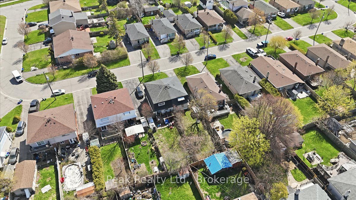 644 Perry Crescent Property Photo 38