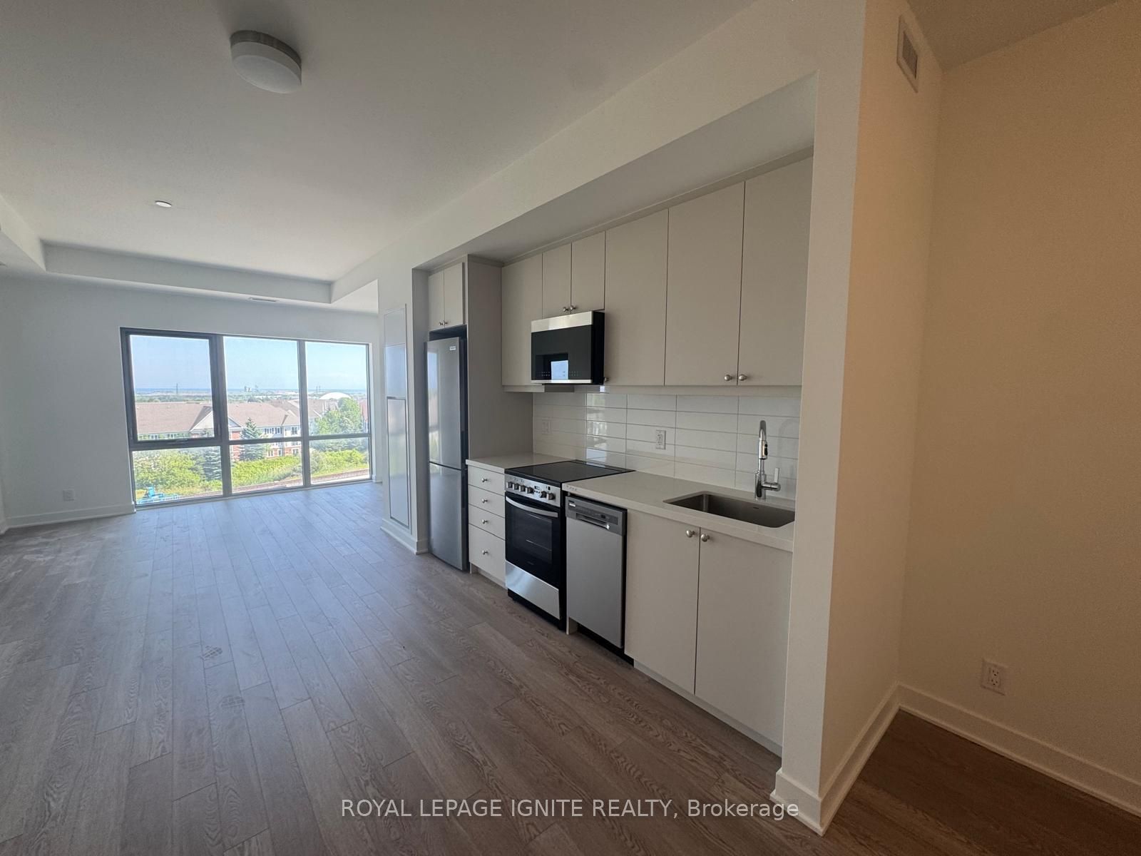 51 Clarington Boulevard 627 Property Photo 5