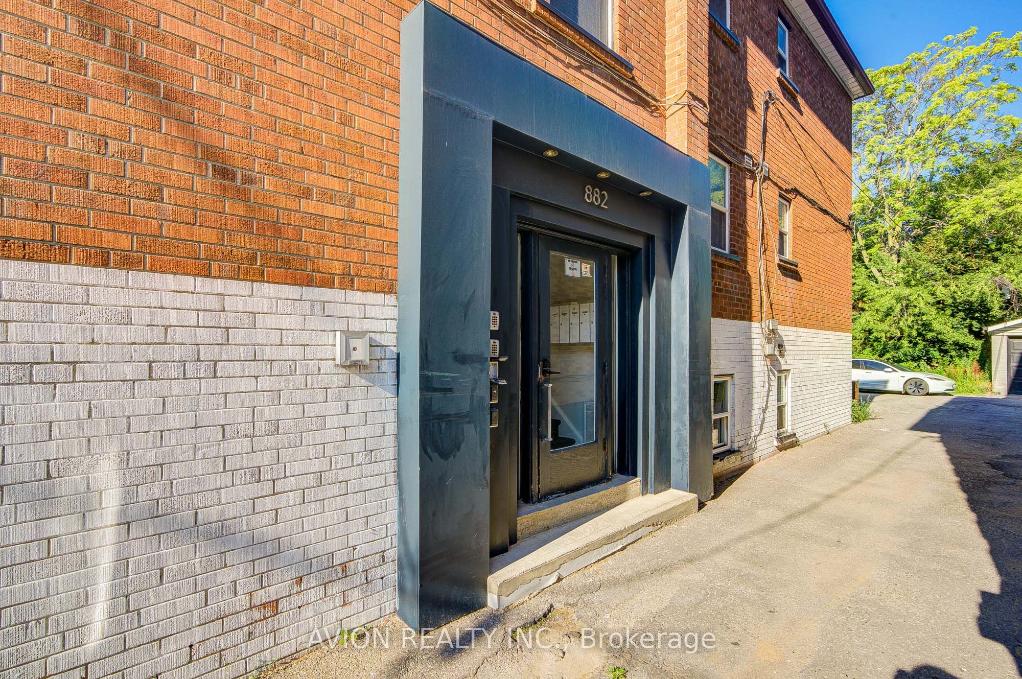 882 Broadview Avenue Unit 4 Property Photo 3
