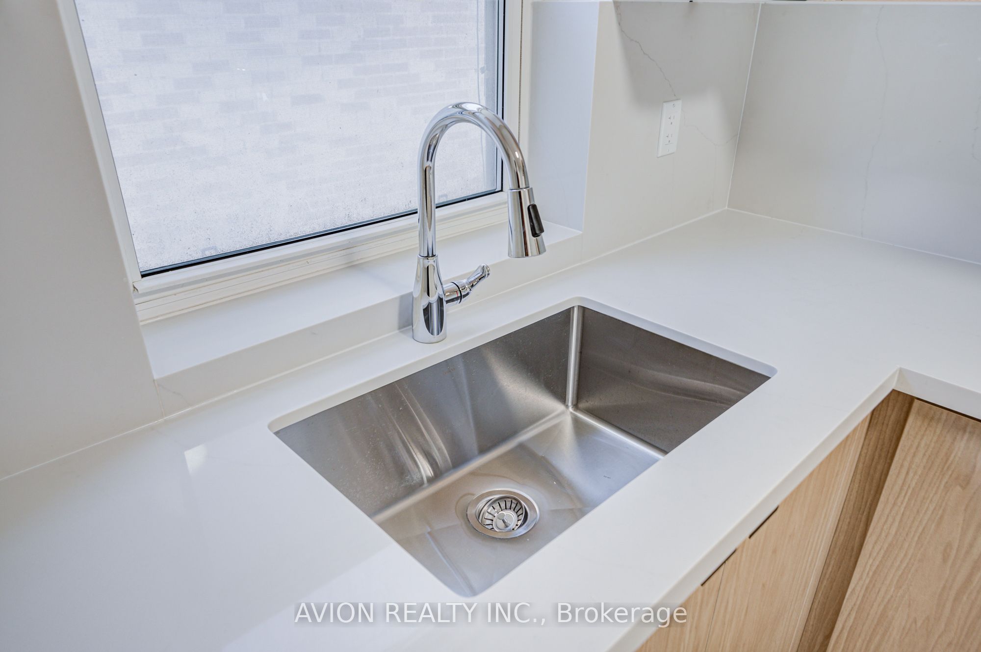 882 Broadview Avenue Unit 4 Property Photo 15