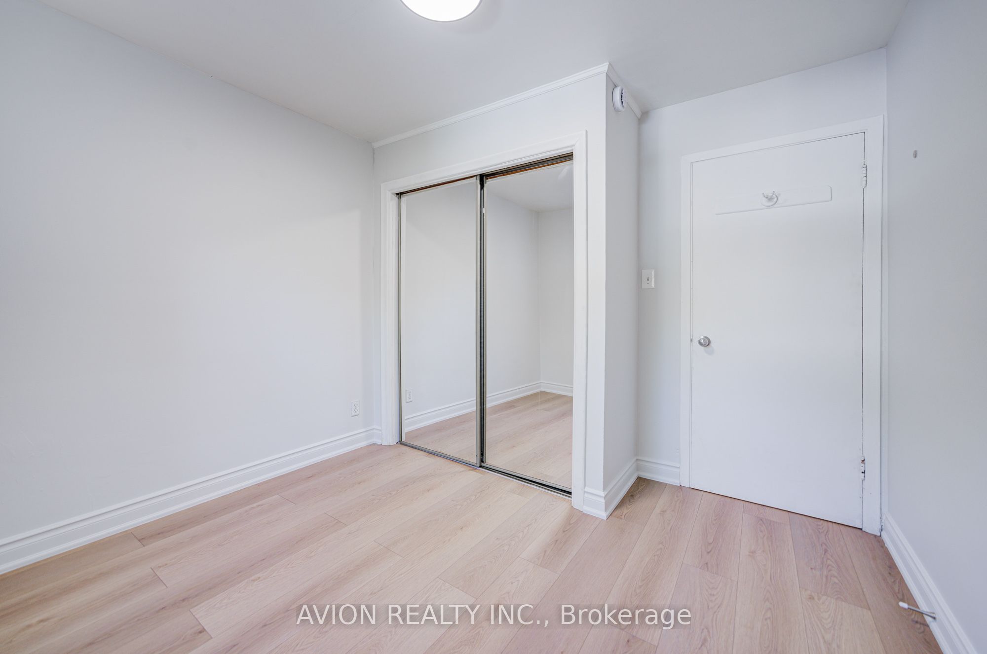 882 Broadview Avenue Unit 4 Property Photo 22