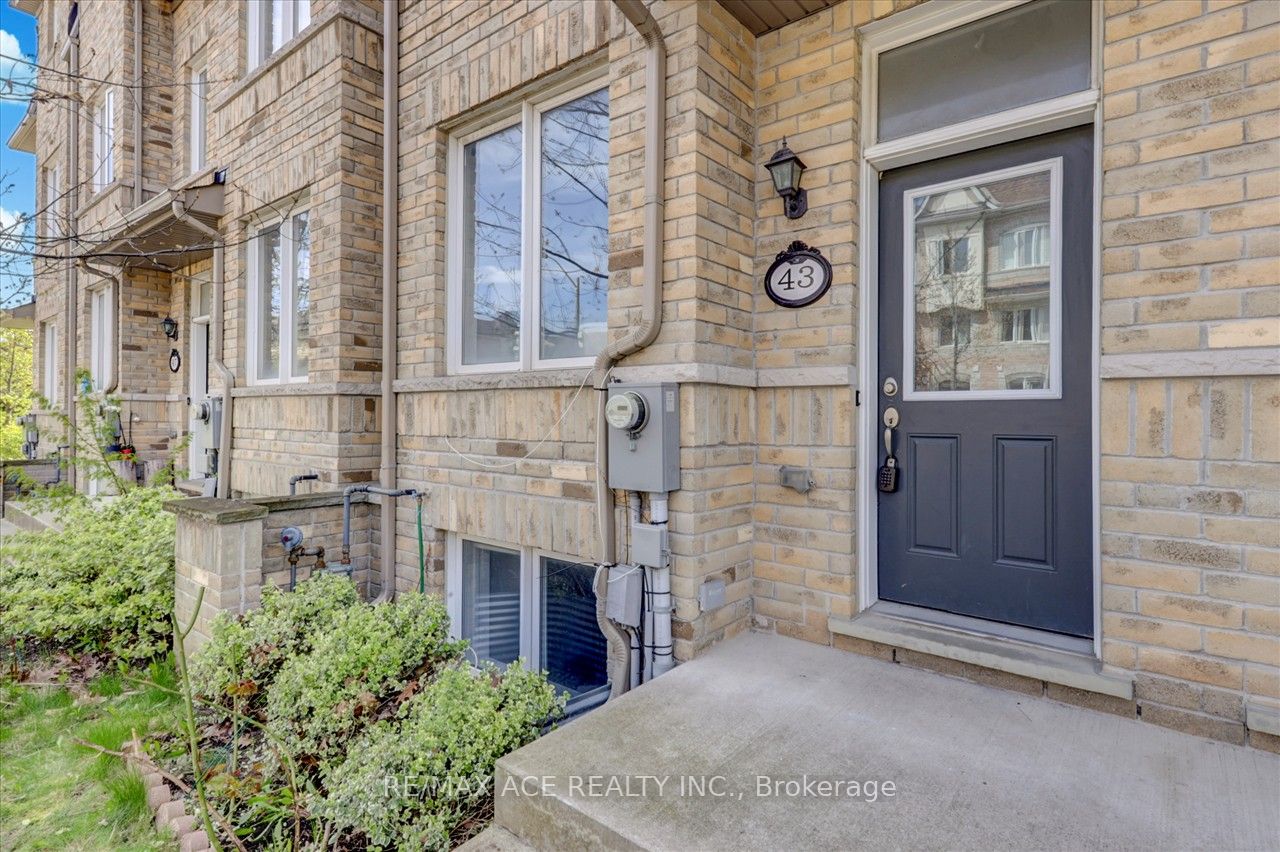 43 Kawneer Terrace Property Photo 5