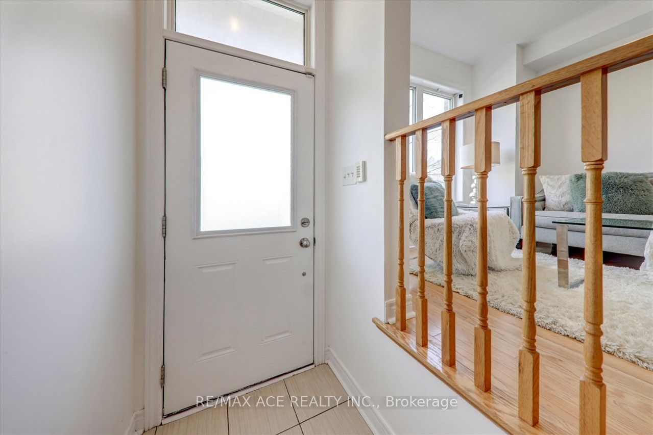 43 Kawneer Terrace Property Photo 6