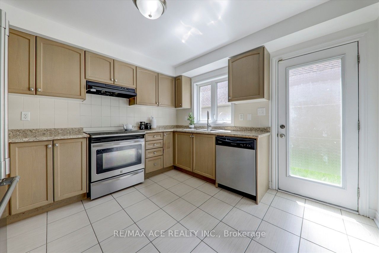 43 Kawneer Terrace Property Photo 13