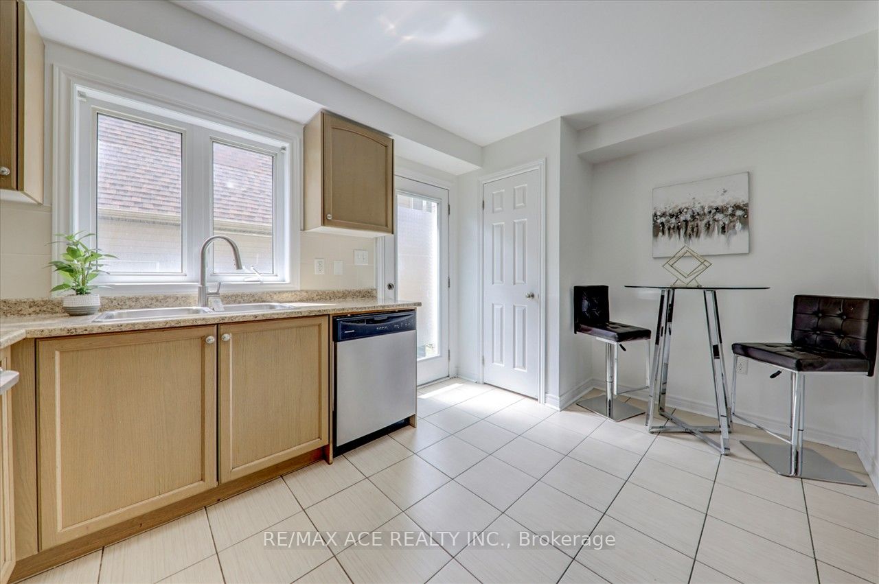 43 Kawneer Terrace Property Photo 14