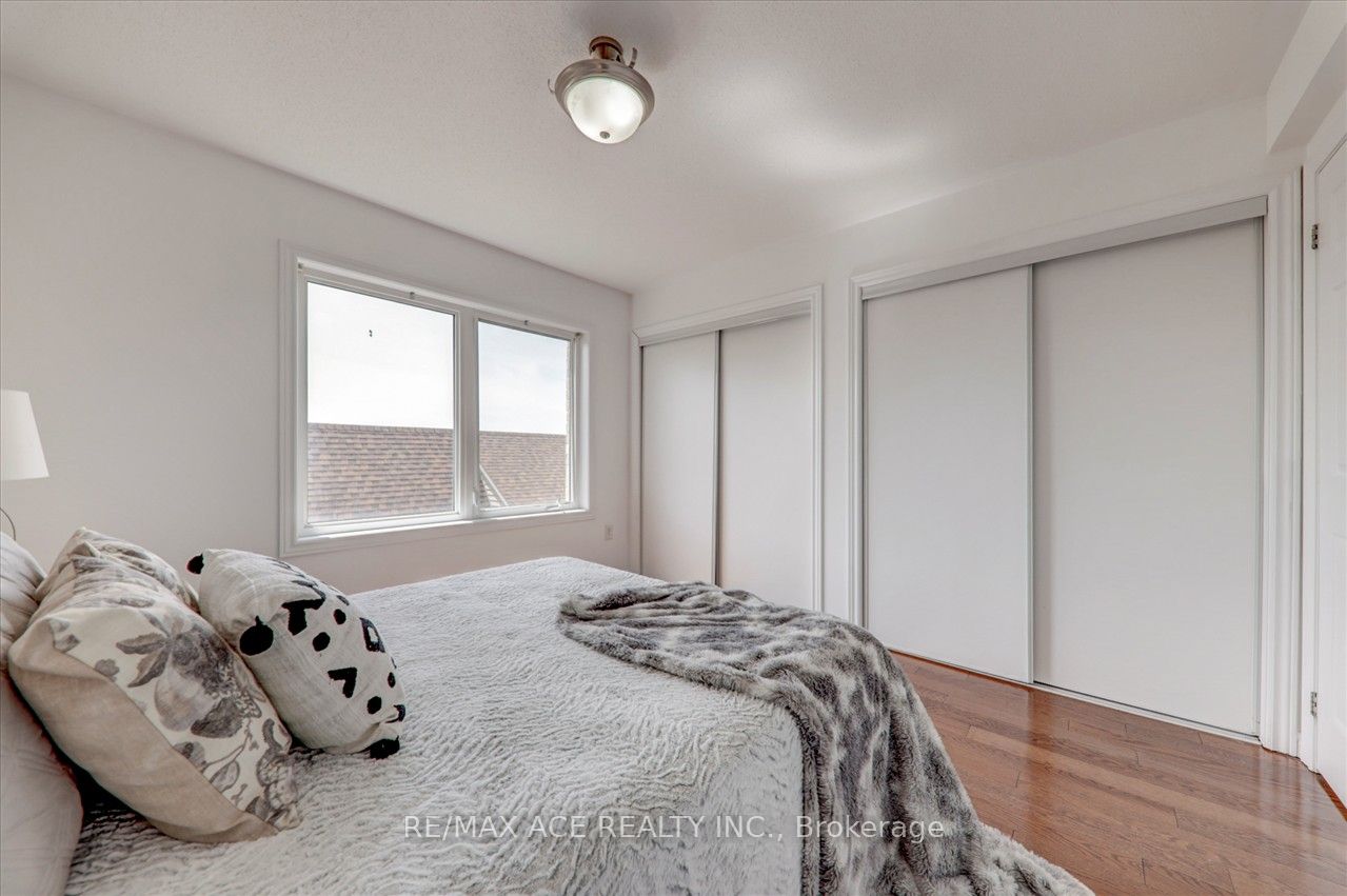 43 Kawneer Terrace Property Photo 25
