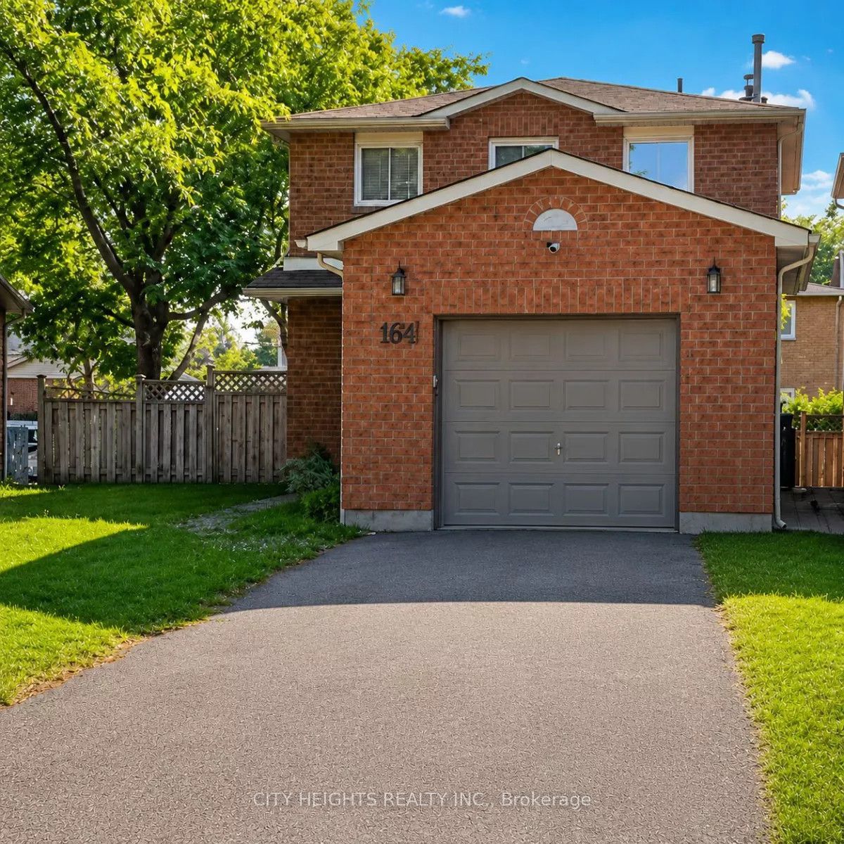 164 Daniels Crescent Upper Level Property Photo 1