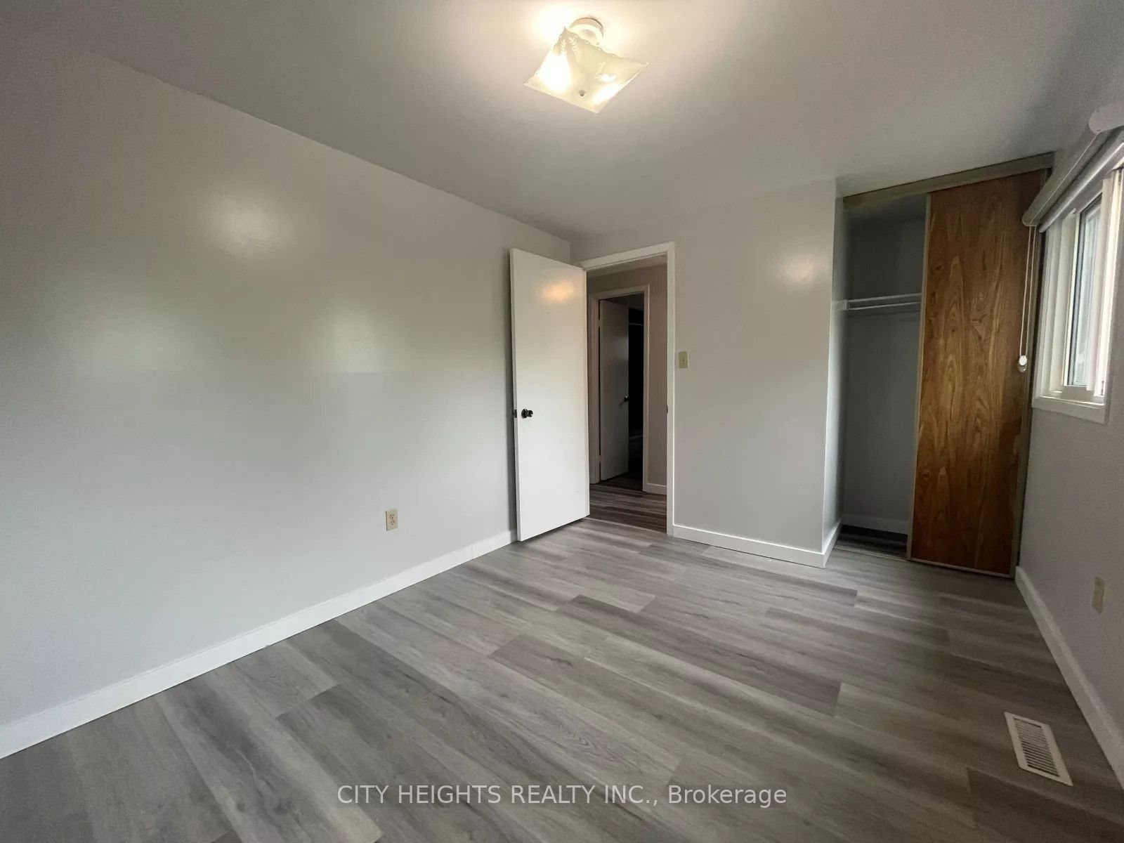 164 Daniels Crescent Upper Level Property Photo 17