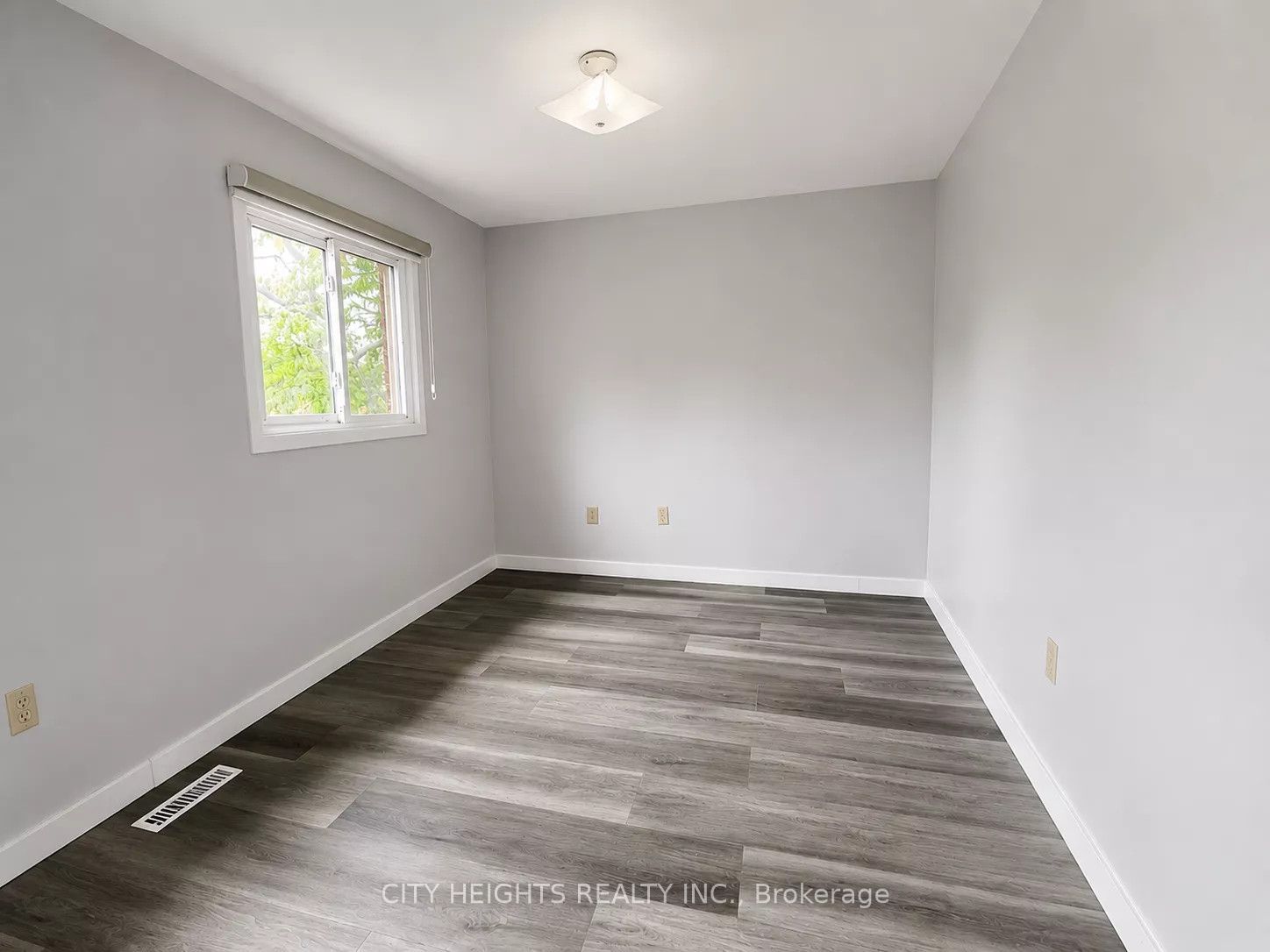 164 Daniels Crescent Upper Level Property Photo 24