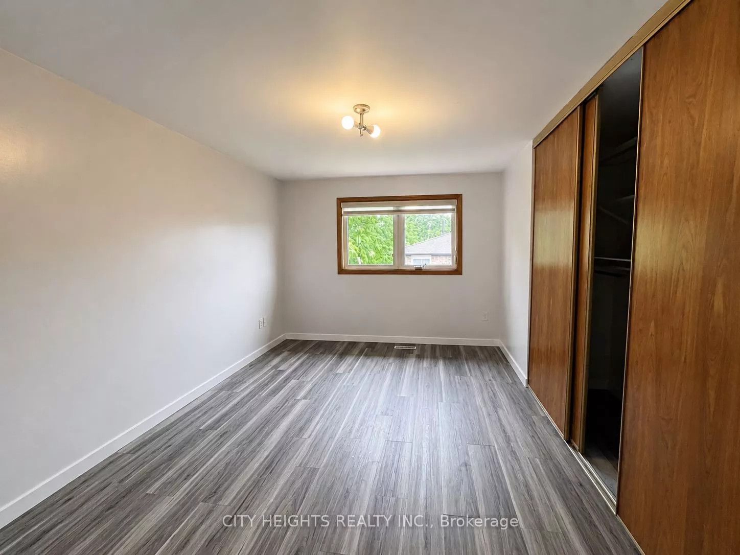 164 Daniels Crescent Upper Level Property Photo 27