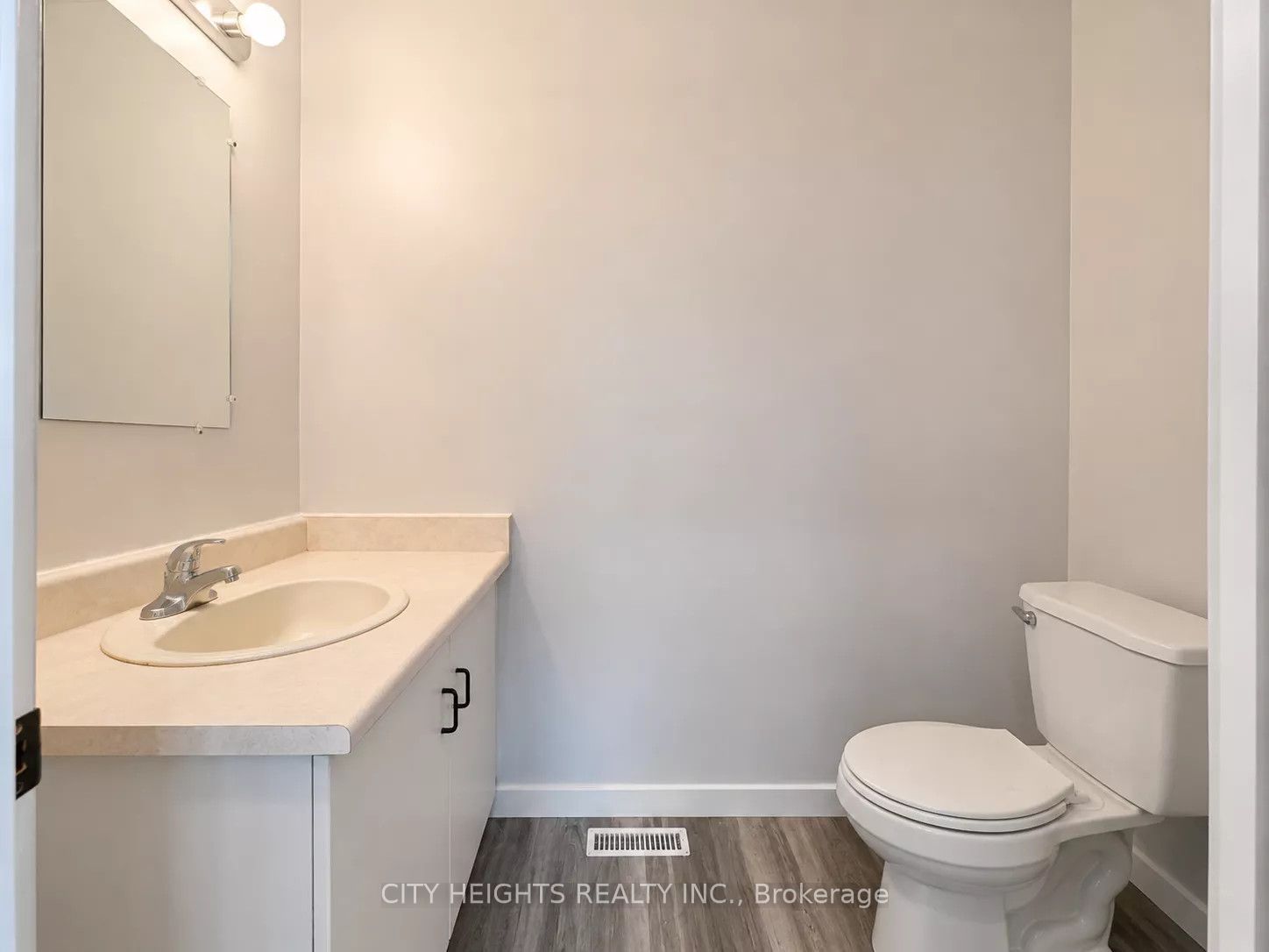 164 Daniels Crescent Upper Level Property Photo 33