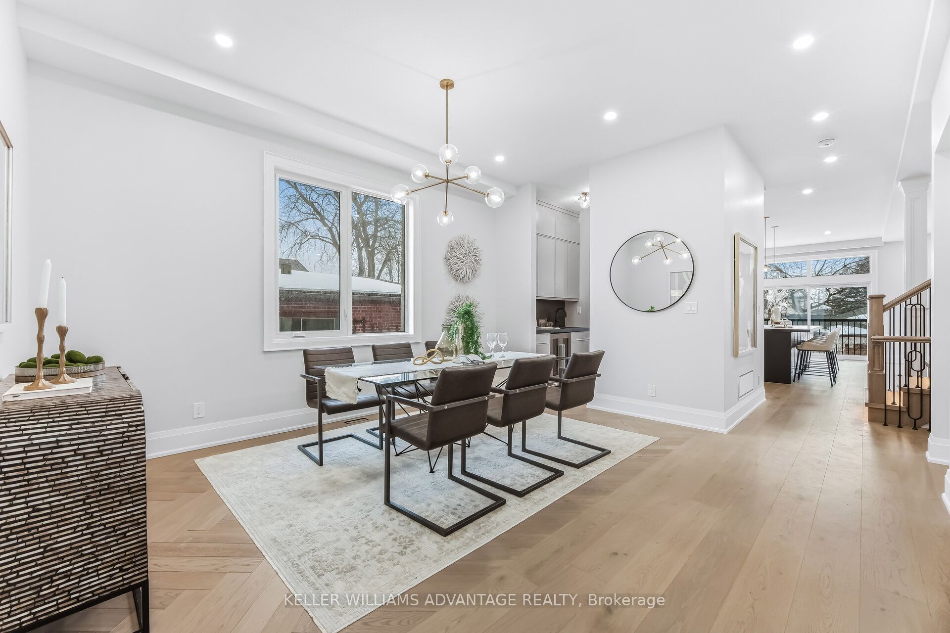 711 Hillview Crescent Property Photo 4