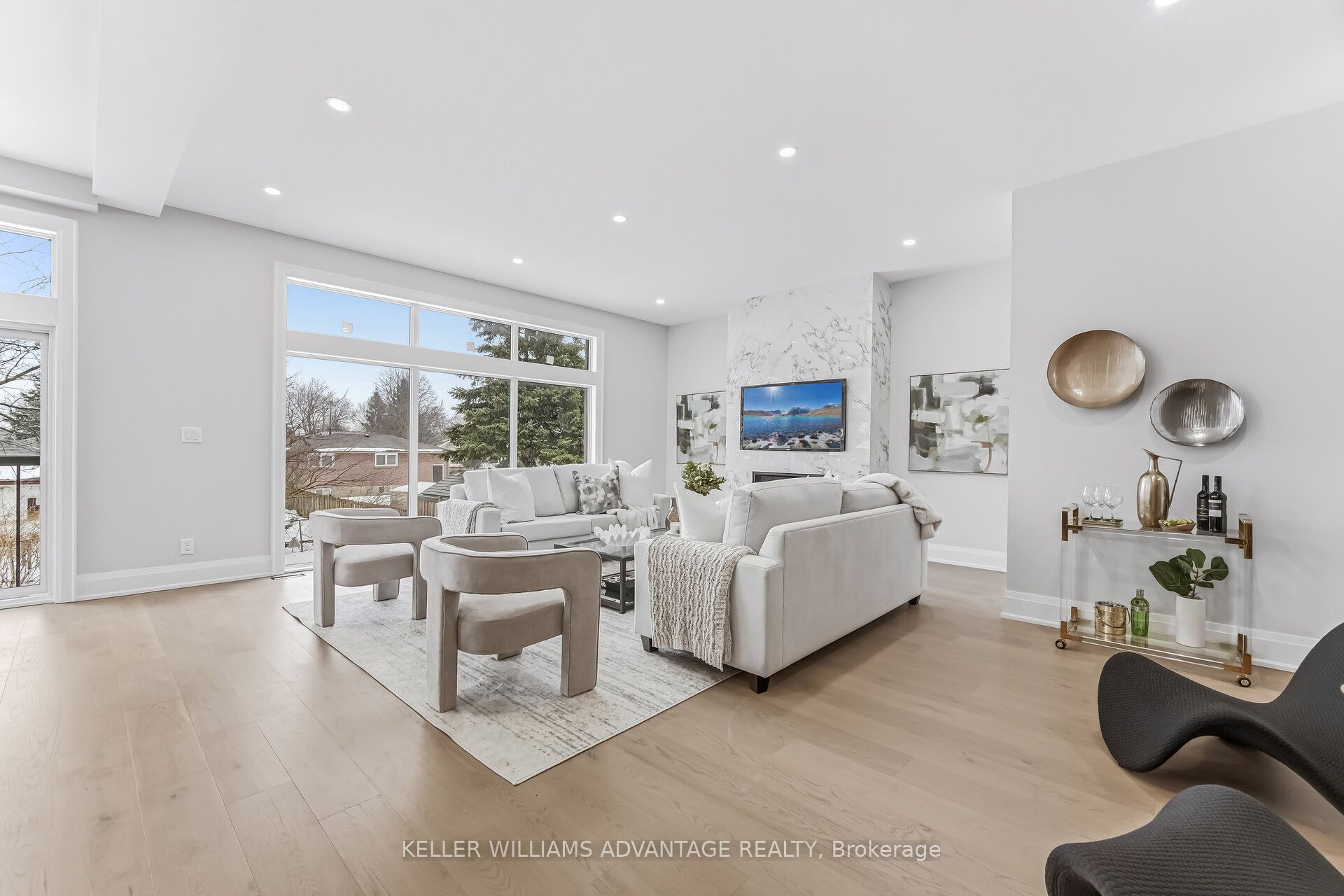711 Hillview Crescent Property Photo 13
