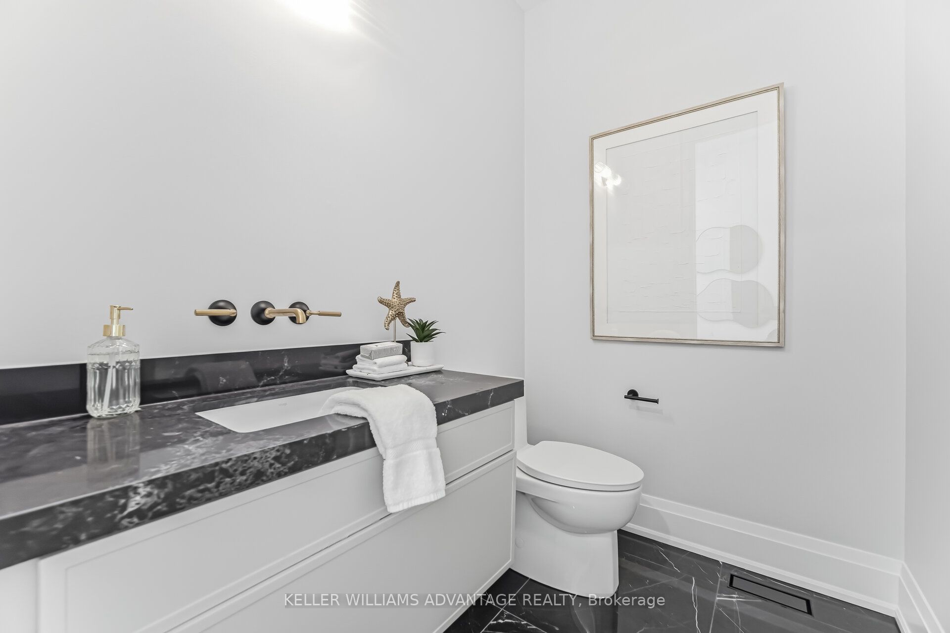 711 Hillview Crescent Property Photo 15