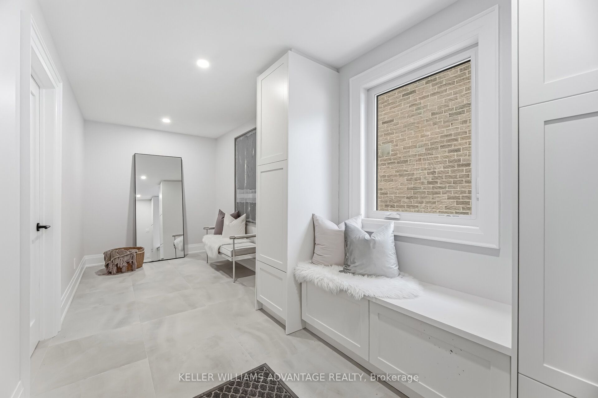711 Hillview Crescent Property Photo 16