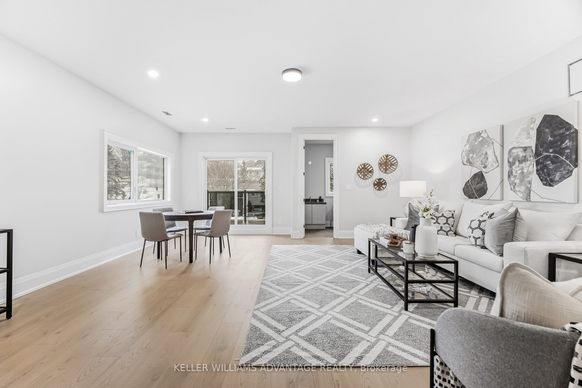711 Hillview Crescent Property Photo 18