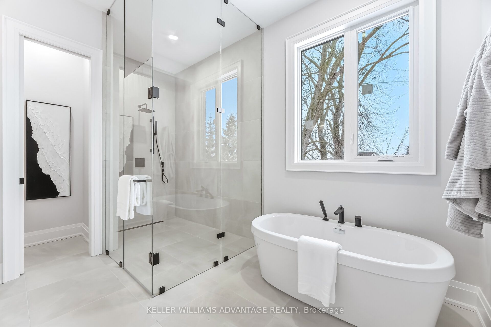711 Hillview Crescent Property Photo 26