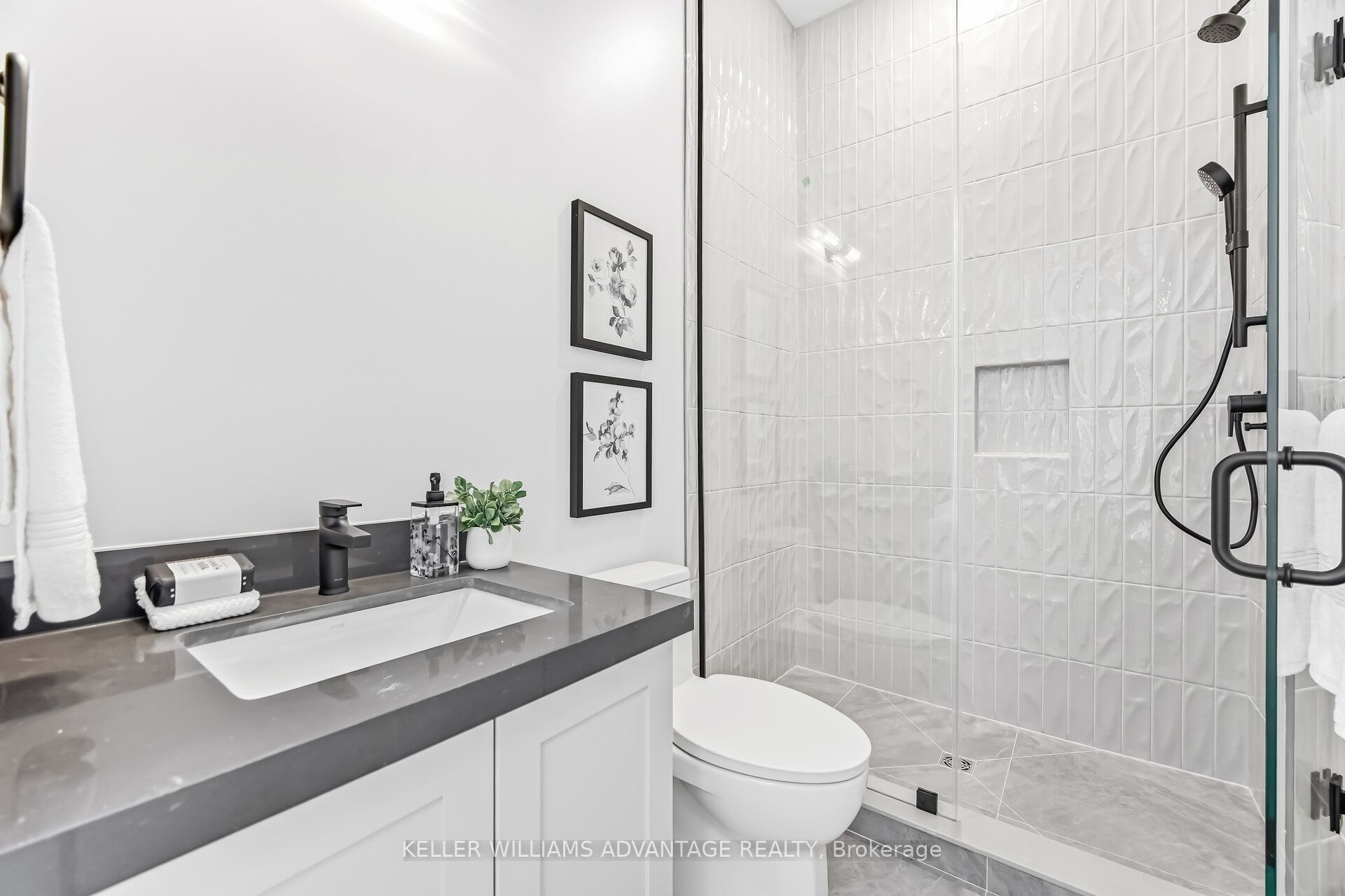 711 Hillview Crescent Property Photo 29