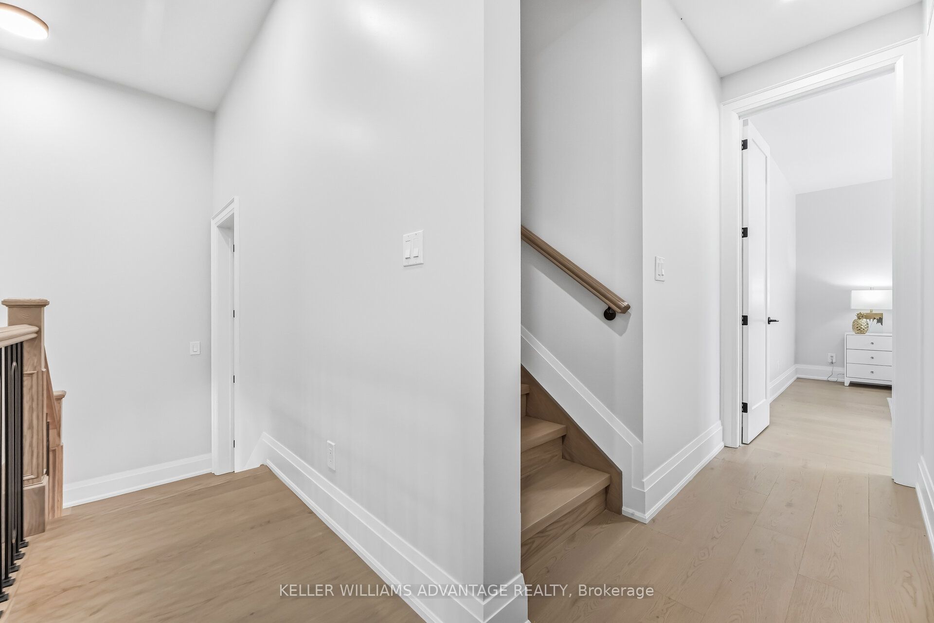 711 Hillview Crescent Property Photo 33