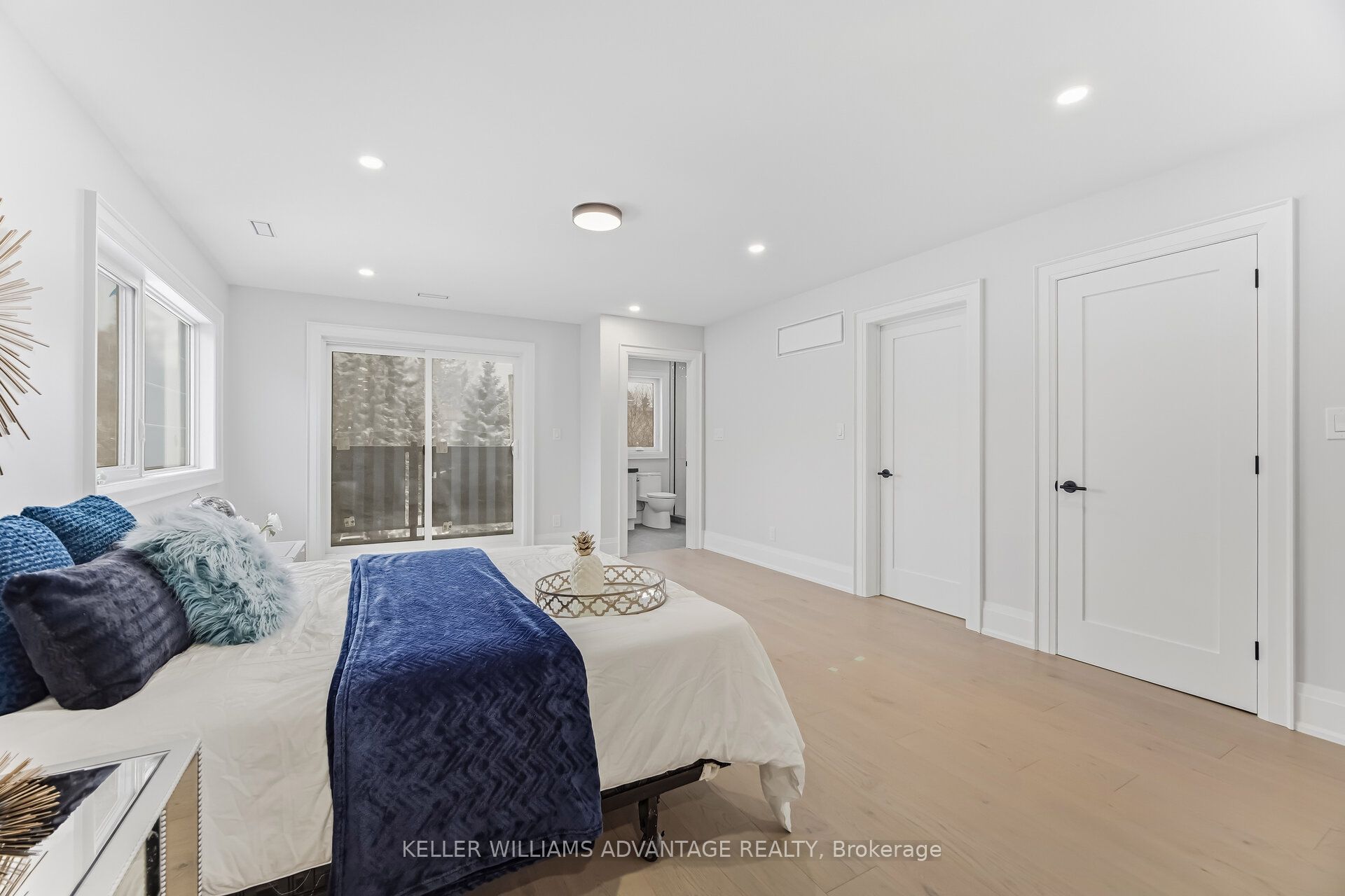 711 Hillview Crescent Property Photo 34
