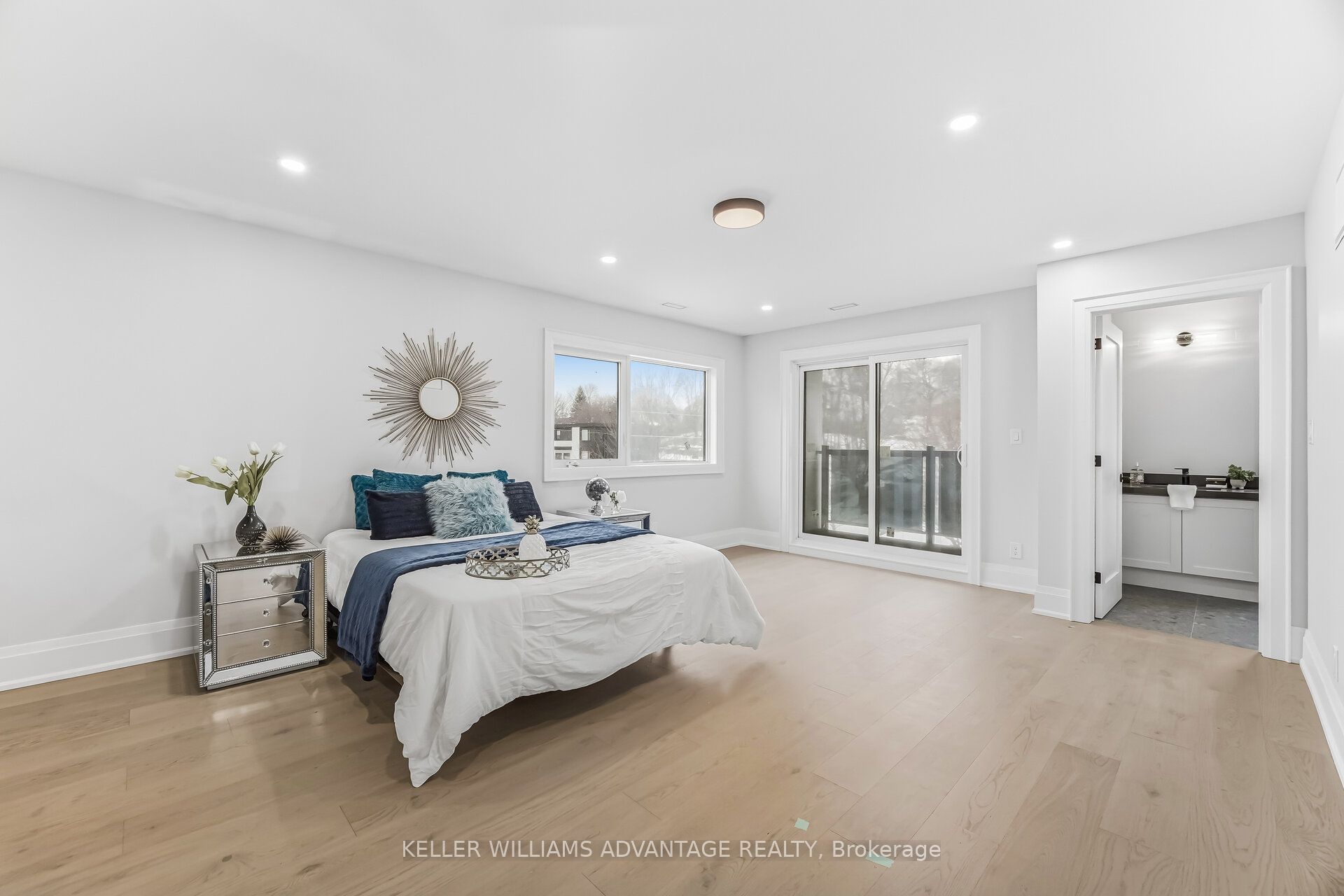 711 Hillview Crescent Property Photo 35