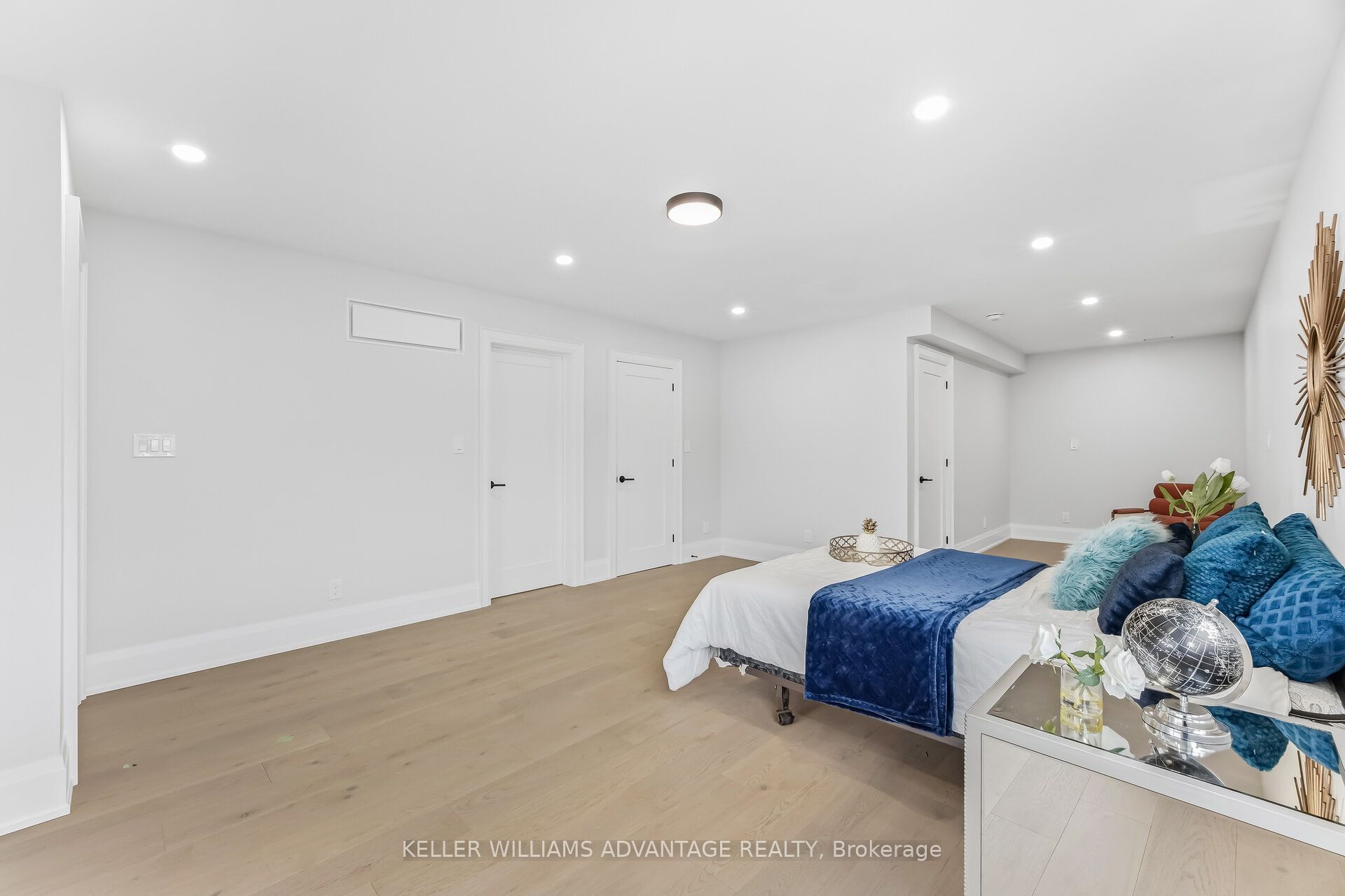 711 Hillview Crescent Property Photo 36