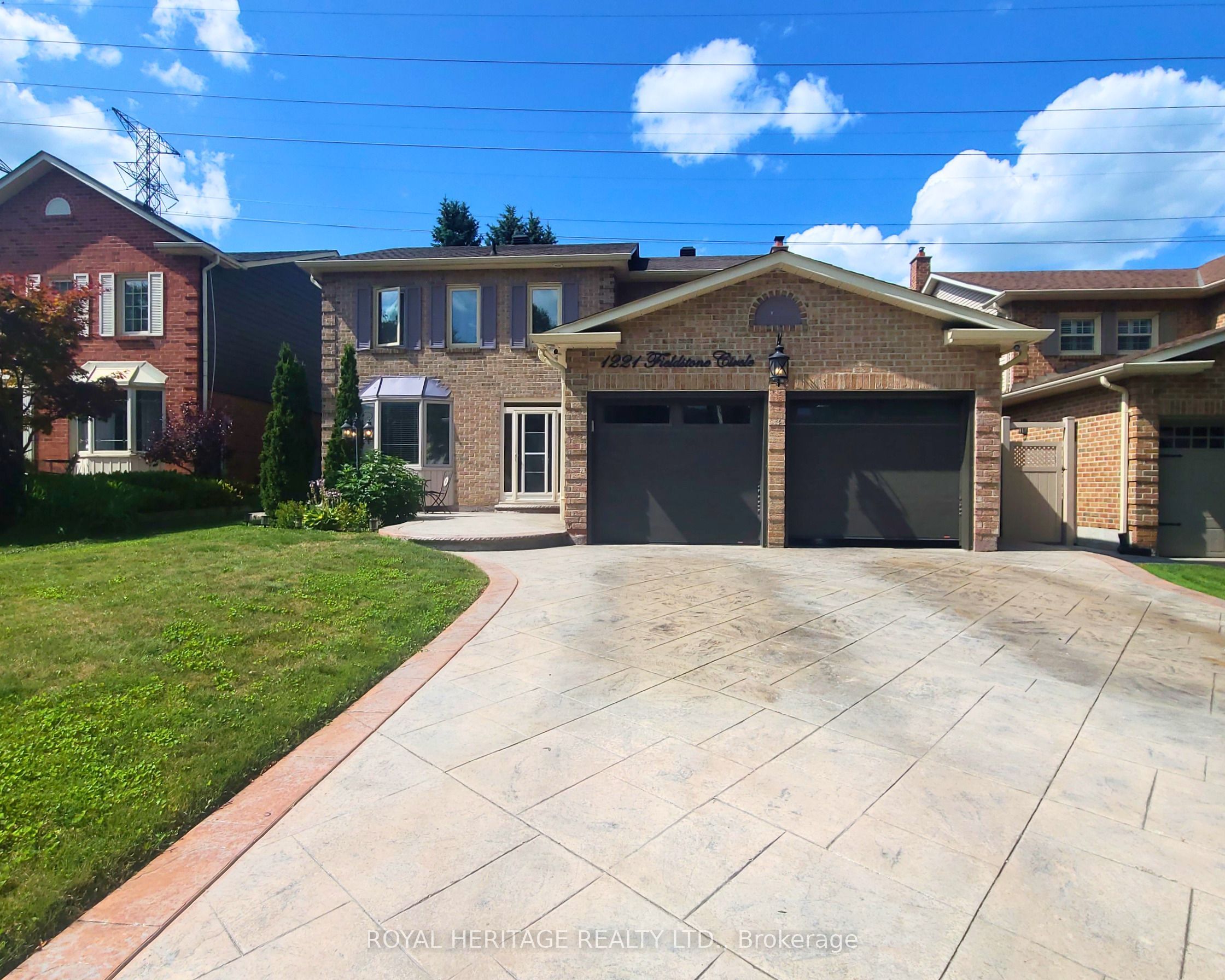 1221 Fieldstone Circle Property Photo 1